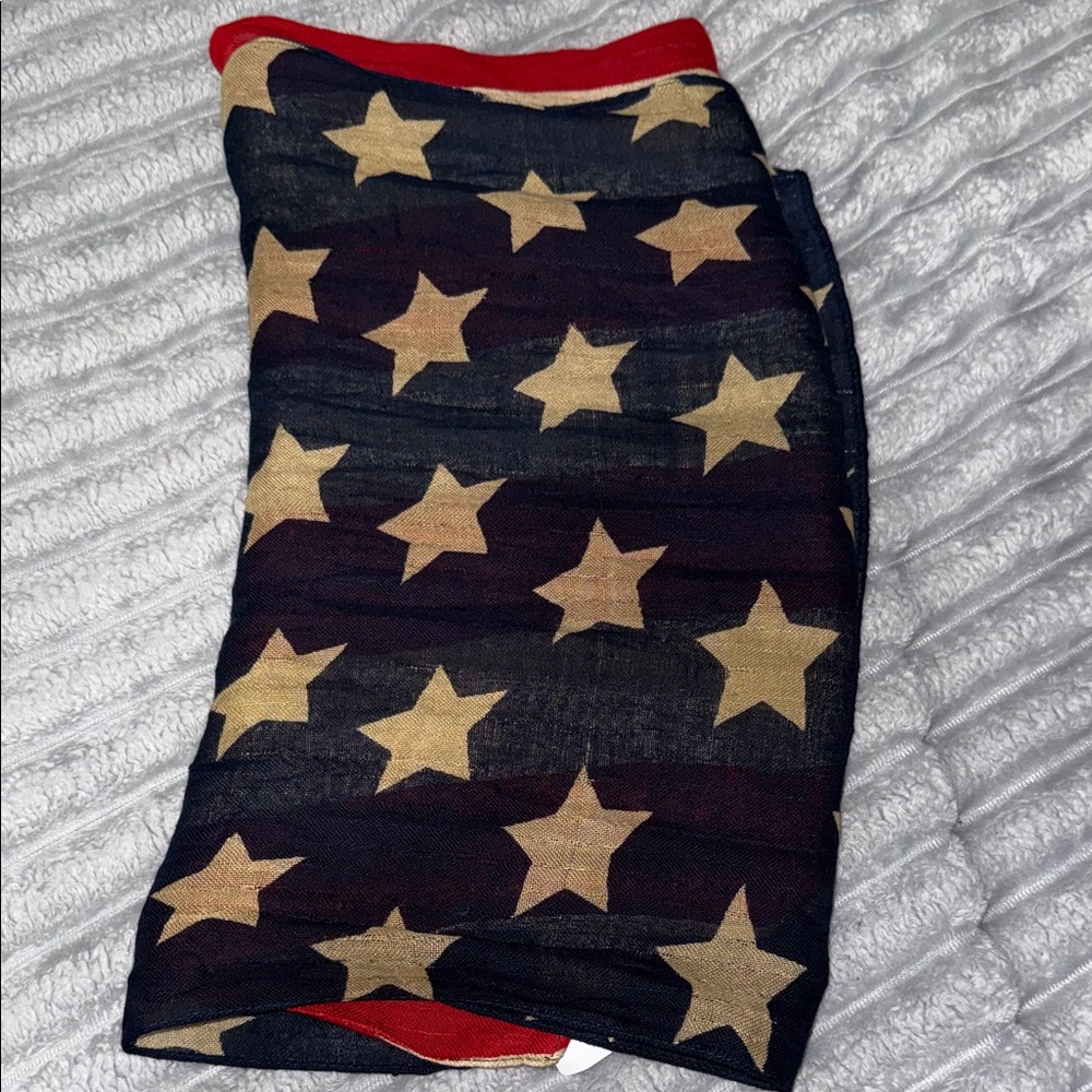 Elegant Stars and Stripes Scarf - Picture 6 of 6